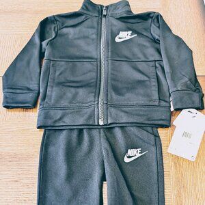 Nike Baby 2-piece Tracksuit Set - 12 Months